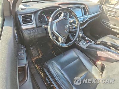 Zdjęcie 8 z 13 samochodu: 2018 TOYOTA HIGHLANDER XLE VIN:5TDJZRFHXJS493549 - miniatura