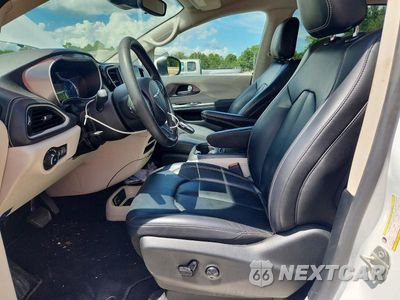 Zdjęcie 7 z 14 samochodu: 2023 CHRYSLER PACIFICA HYBRID TOURING L VIN:2C4RC1L78PR622391 - miniatura