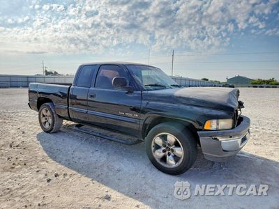 Czwarte zdjęcie samochodu z boku: 1999 DODGE RAM 1500 VIN:1B7HC13Y6XJ562040 - miniatura