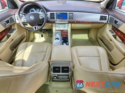 Zdjęcie 8 z 12 samochodu: 2011 JAGUAR XF PREMIUM VIN:SAJWA0GB2BLR82809 - miniatura