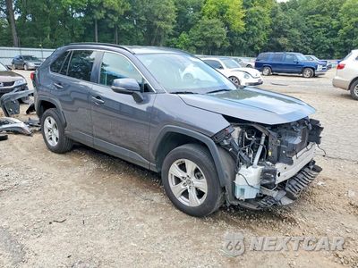 Czwarte zdjęcie samochodu z boku: 2021 TOYOTA RAV4 XLE VIN:2T3P1RFV1MW177399 - miniatura