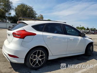 Trzecie zdjęcie samochodu z tyłu: 2016 FORD FOCUS SE VIN:1FADP3K27GL407003 - miniatura