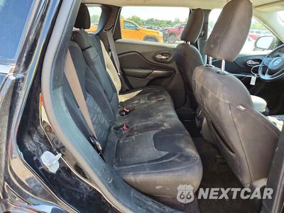 Zdjęcie 10 z 12 samochodu: 2019 JEEP CHEROKEE LATITUDE VIN:1C4PJMCXXKD277052 - miniatura
