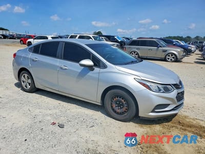 Czwarte zdjęcie samochodu z boku: 2018 CHEVROLET CRUZE LS VIN:1G1BC5SM0J7238560 - miniatura