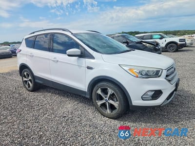 Czwarte zdjęcie samochodu z boku: 2017 FORD ESCAPE SE VIN:1FMCU0GD2HUB20540 - miniatura