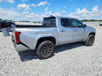 Trzecie zdjęcie samochodu z tyłu: 2025 TOYOTA TACOMA SR5 VIN:3TMKB5FN8SM047862 - miniatura