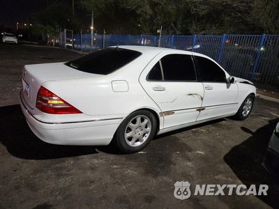Trzecie zdjęcie samochodu z tyłu: 2000 MERCEDES-BENZ S 430 VIN:WDBNG70J1YA115505 - miniatura
