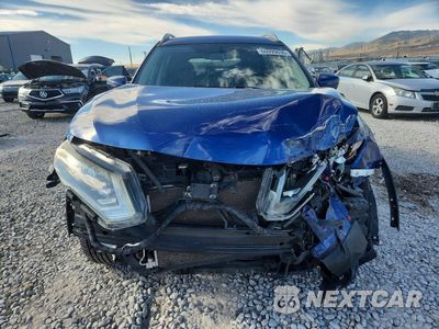 Piąte zdjęcie samochodu w środku: 2017 NISSAN ROGUE SV VIN:5N1AT2MV3HC889217 - miniatura