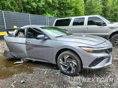 Czwarte zdjęcie samochodu z boku: 2025 HYUNDAI ELANTRA HYBRID SEL SPORT VIN:KMHLM4DJ1SU155787 - miniatura