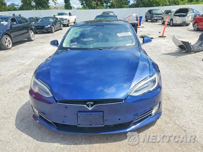 Piąte zdjęcie samochodu w środku: 2018 TESLA MODEL S VIN:5YJSA1E21JF262358 - miniatura