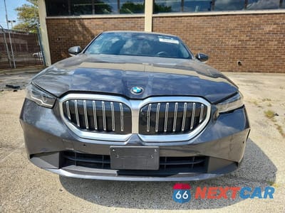 Piąte zdjęcie samochodu w środku: 2025 BMW 530 XI VIN:WBA53FJ04SCT87763 - miniatura
