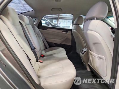 Zdjęcie 10 z 12 samochodu: 2019 HYUNDAI SONATA SEL VIN:5NPE34AF9KH772042 - miniatura