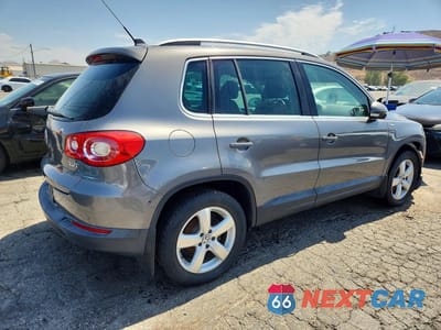 Trzecie zdjęcie samochodu z tyłu: 2010 VOLKSWAGEN TIGUAN S VIN:WVGAV9AX6AW518792 - miniatura