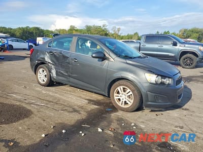 Czwarte zdjęcie samochodu z boku: 2015 CHEVROLET SONIC LT VIN:1G1JC5SH6F4141368 - miniatura