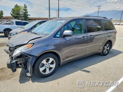 2017 TOYOTA SIENNA XLE 8-PASSENGER 5TDYZ3DC4HS794850 - główne zdjęcie licytacji z USA - miniatura