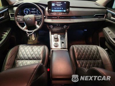 Zdjęcie 8 z 13 samochodu: 2023 MITSUBISHI OUTLANDER SEL VIN:JA4J3VA80PZ049552 - miniatura