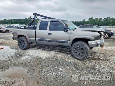 Czwarte zdjęcie samochodu z boku: 2006 CHEVROLET SILVERADO K1500 VIN:1GCEK19Z76Z301411 - miniatura