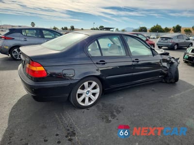 Trzecie zdjęcie samochodu z tyłu: 2002 BMW 325 I VIN:WBAEV33482KL76862 - miniatura