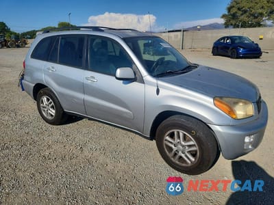 Czwarte zdjęcie samochodu z boku: 2002 TOYOTA RAV4 BASE VIN:JTEGH20V920081688 - miniatura