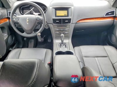Zdjęcie 8 z 13 samochodu: 2019 LINCOLN MKT VIN:2LMHJ5NK7KBL04256 - miniatura