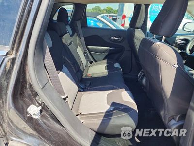 Zdjęcie 10 z 12 samochodu: 2014 JEEP CHEROKEE LATITUDE VIN:1C4PJMCS7EW226346 - miniatura