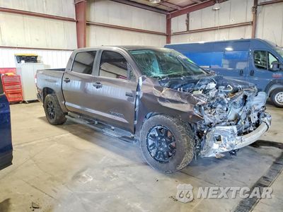 Czwarte zdjęcie samochodu z boku: 2021 TOYOTA TUNDRA CREWMAX SR5 VIN:5TFEY5F16MX282377 - miniatura