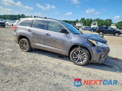 Czwarte zdjęcie samochodu z boku: 2018 TOYOTA HIGHLANDER XLE VIN:5TDKZRFH6JS542945 - miniatura