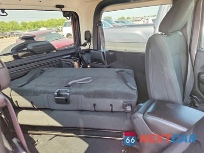 Zdjęcie 10 z 12 samochodu: 2018 JEEP WRANGLER SPORT VIN:1C4GJXAGXJW161356 - miniatura