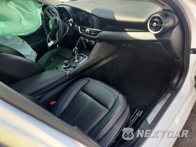 Zdjęcie 8 z 12 samochodu: 2018 ALFA ROMEO GIULIA VIN:ZARFAEBN6J7565462 - miniatura