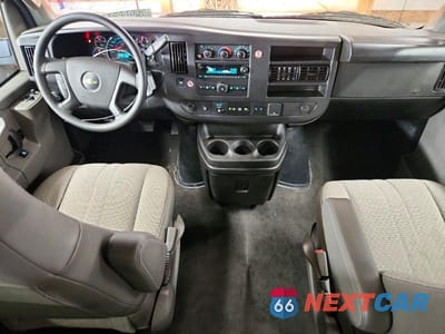 Zdjęcie 8 z 13 samochodu: 2024 CHEVROLET EXPRESS G3500 LT VIN:1GAZGPF74R1234965 - miniatura