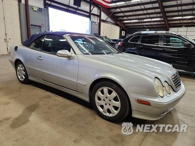 Czwarte zdjęcie samochodu z boku: 2002 MERCEDES-BENZ CLK 320 VIN:WDBLK65G02T119831 - miniatura