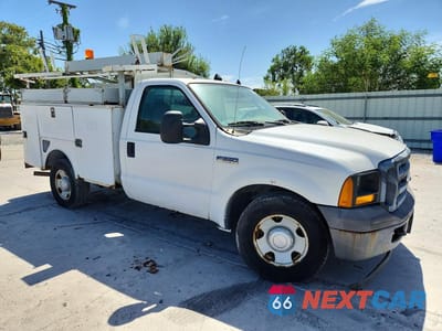 Czwarte zdjęcie samochodu z boku: 2006 FORD F350 SRW SUPER DUTY VIN:1FDSF30566EC11960 - miniatura