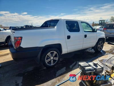 Trzecie zdjęcie samochodu z tyłu: 2014 HONDA RIDGELINE SPORT VIN:5FPYK1F73EB009427 - miniatura