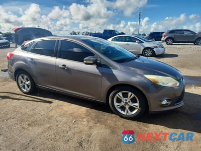 Czwarte zdjęcie samochodu z boku: 2013 FORD FOCUS SE VIN:1FADP3F2XDL195140 - miniatura
