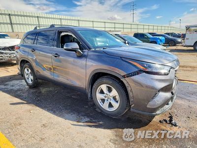 Czwarte zdjęcie samochodu z boku: 2022 TOYOTA HIGHLANDER LE VIN:5TDZZRAH6NS139382 - miniatura