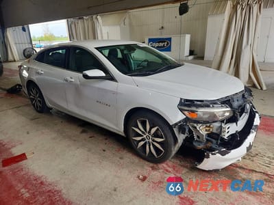 Czwarte zdjęcie samochodu z boku: 2017 CHEVROLET MALIBU LT VIN:1G1ZE5ST1HF184962 - miniatura