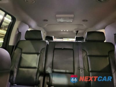 Zdjęcie 10 z 13 samochodu: 2019 CHEVROLET SUBURBAN K1500 LT VIN:1GNSKHKC4KR150174 - miniatura