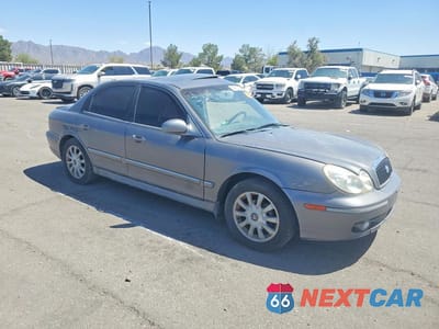Czwarte zdjęcie samochodu z boku: 2004 HYUNDAI SONATA GLS VIN:KMHWF35H54A938970 - miniatura