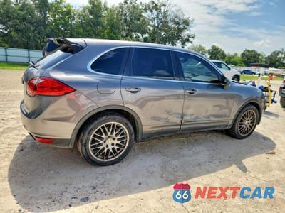 Trzecie zdjęcie samochodu z tyłu: 2013 PORSCHE CAYENNE VIN:WP1AA2A22DLA02932 - miniatura