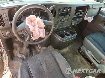 Zdjęcie 8 z 13 samochodu: 2018 GMC SAVANA G2500 VIN:1GTW7AFG8J1211460 - miniatura