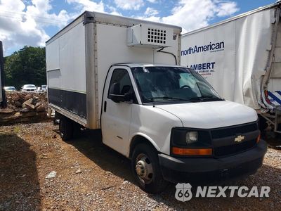 Czwarte zdjęcie samochodu z boku: 2014 CHEVROLET EXPRESS G4500 REFRIGERATED BOX TRUCK VIN:1GB6G5CG8E1212405 - miniatura