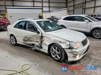 Czwarte zdjęcie samochodu z boku: 2007 MERCEDES-BENZ C 230 VIN:WDBRF52H47F927935 - miniatura