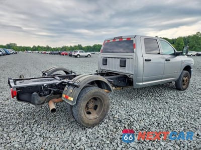 Trzecie zdjęcie samochodu z tyłu: 2022 RAM 3500 VIN:3C7WRSCL7NG107800 - miniatura