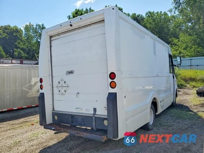 Trzecie zdjęcie samochodu z tyłu: 2013 ISUZU NPR HD - DELIVERY VAN VIN:JALB4T170D7W01673 - miniatura
