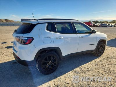 Trzecie zdjęcie samochodu z tyłu: 2026 JEEP COMPASS LATITUDE VIN:3C4NJDBN2TT160696 - miniatura