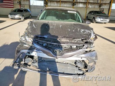 Piąte zdjęcie samochodu w środku: 2019 TOYOTA CAMRY LE VIN:4T1B11HK2KU699625 - miniatura