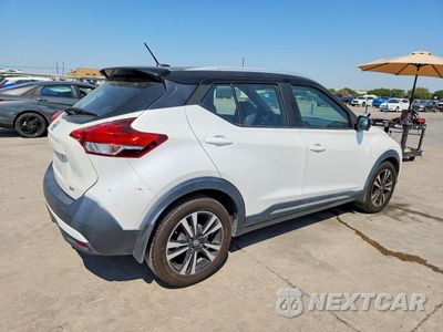 Trzecie zdjęcie samochodu z tyłu: 2019 NISSAN KICKS SR VIN:3N1CP5CU7KL510164 - miniatura