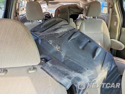 Zdjęcie 10 z 13 samochodu: 2019 TOYOTA SIENNA LE VIN:5TDKZ3DC2KS010470 - miniatura