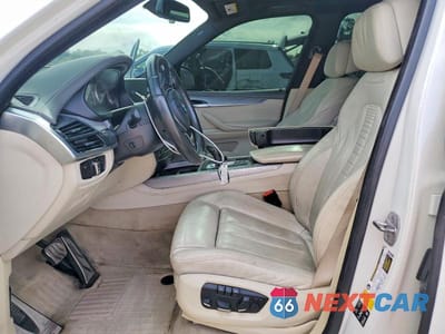 Zdjęcie 7 z 13 samochodu: 2016 BMW X5 XDRIVE50I VIN:5UXKR6C5XG0J83053 - miniatura