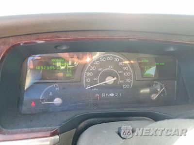 Zdjęcie 9 z 12 samochodu: 2003 LINCOLN TOWN CAR SIGNATURE VIN:1LNHM82W13Y623717 - miniatura